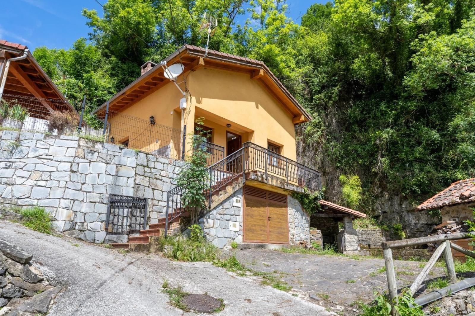 Casa En Campo De Caso Villa Bagian luar foto