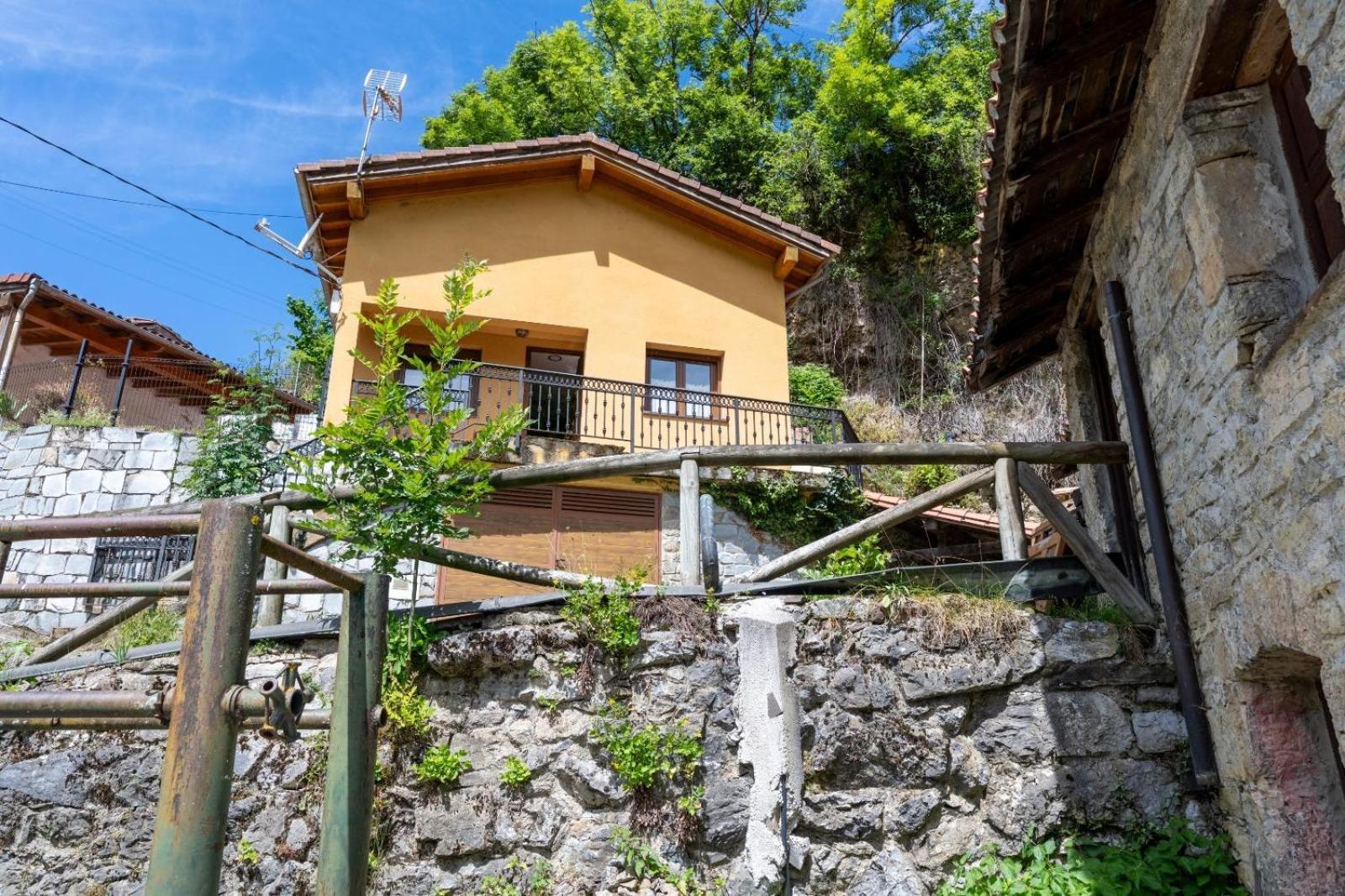 Casa En Campo De Caso Villa Bagian luar foto