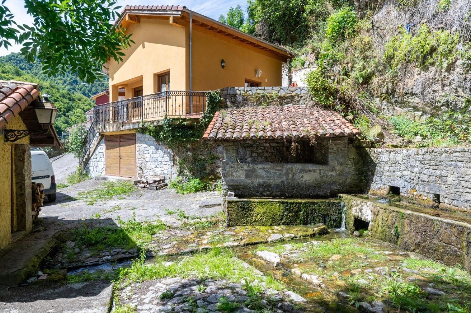 Casa En Campo De Caso Villa Bagian luar foto
